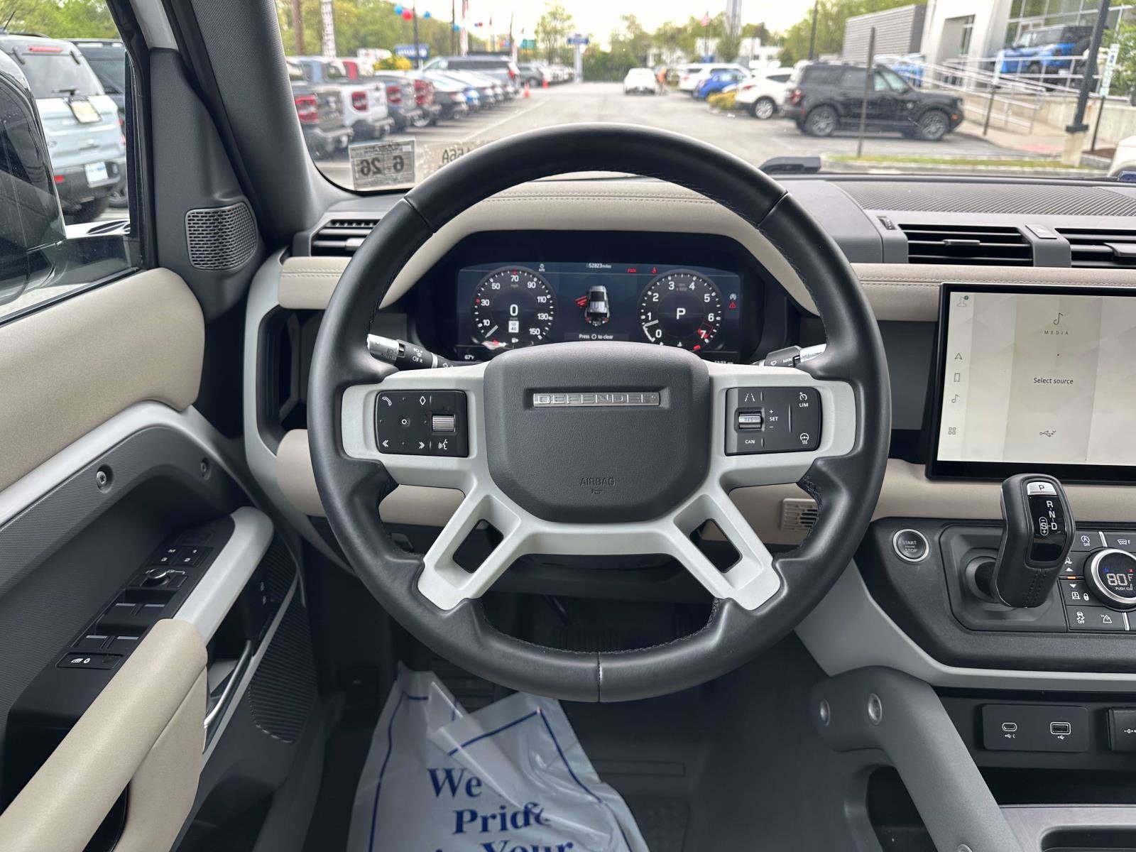 Used 2022  Land Rover SE image 13