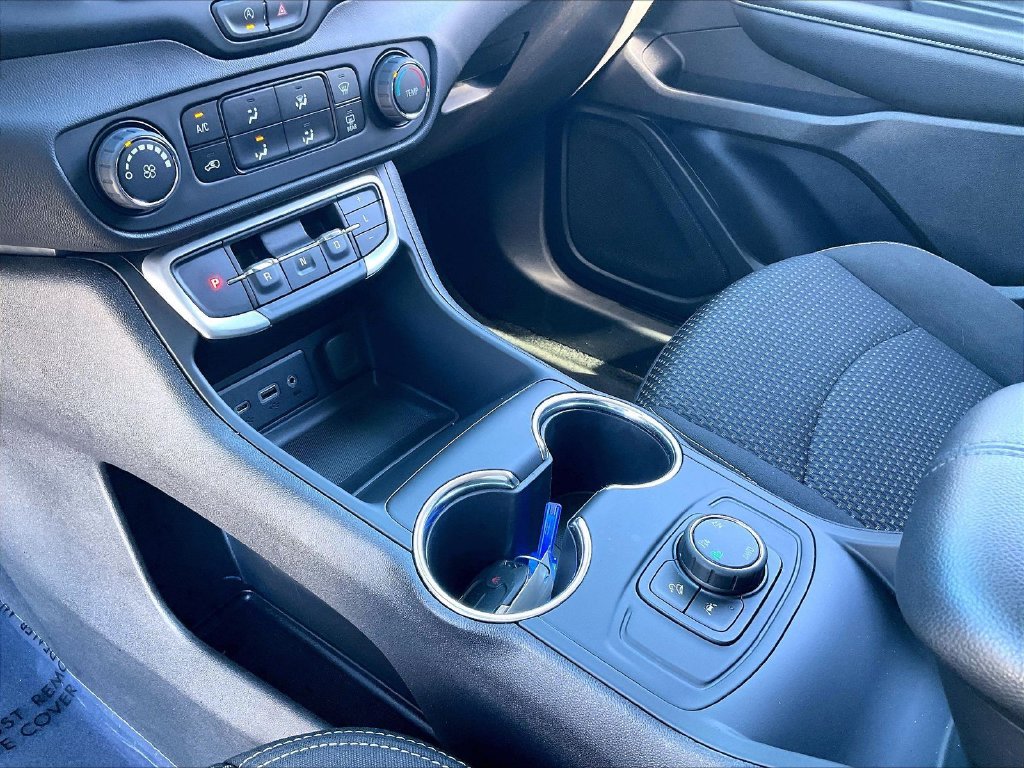 Used 2024 Summit White GMC SLE image 19