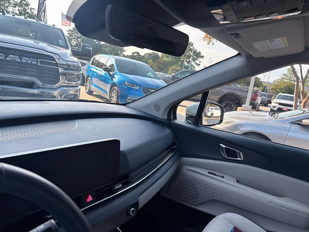 Used 2025 White Kia EX image 5
