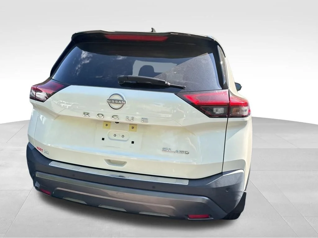 Used 2023 White Nissan SL image 11