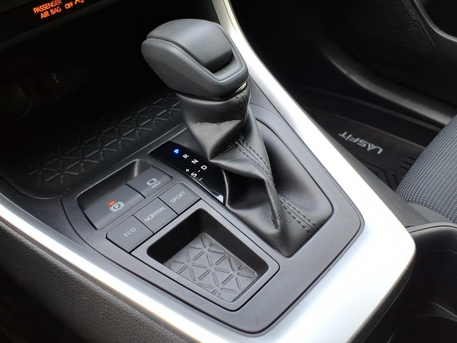 Used 2022 Midnight Black Metallic Toyota LE image 22