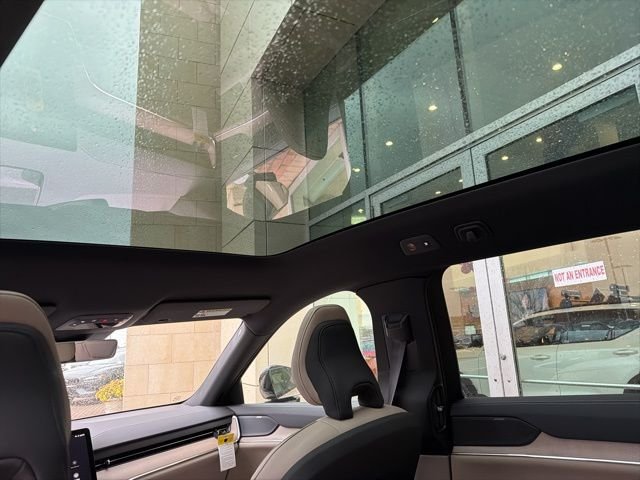 2025 Volvo EX90 Ultra - Photo 10