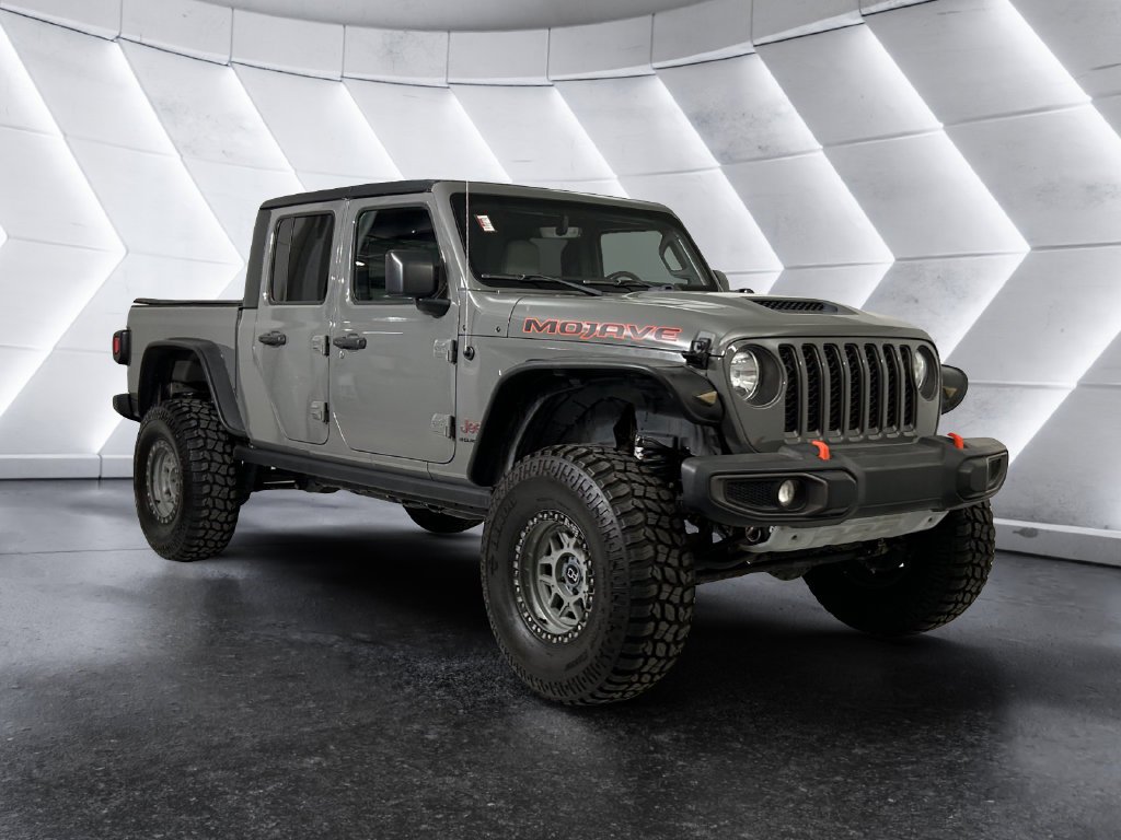 Used 2023 Gray Jeep Mojave image 1