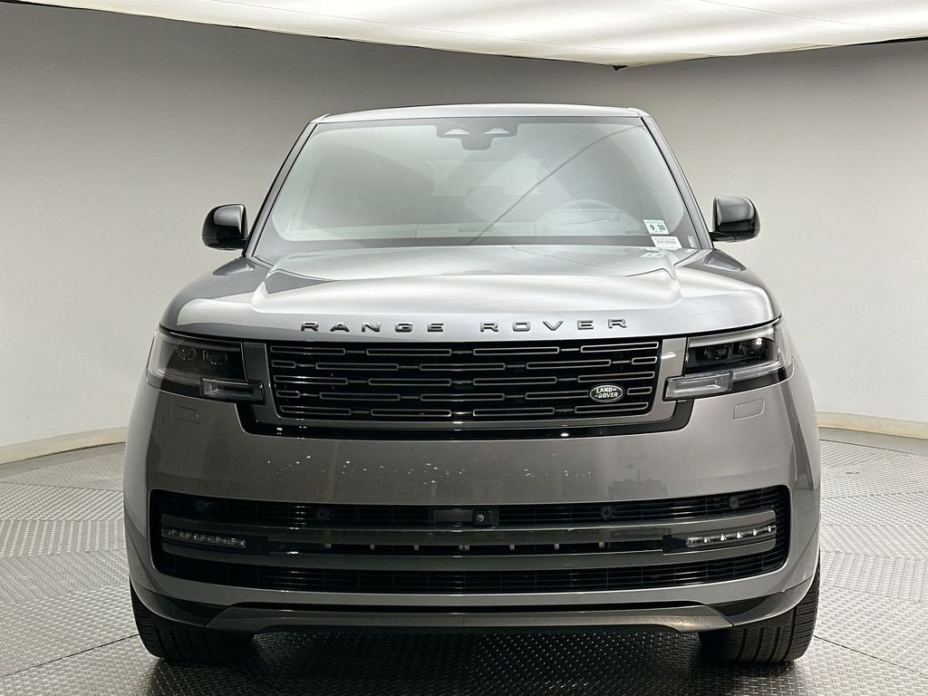 Used 2025  Land Rover SE image 16