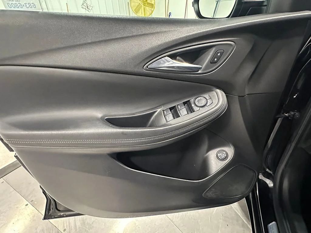 Used 2021 Black Buick Select image 20