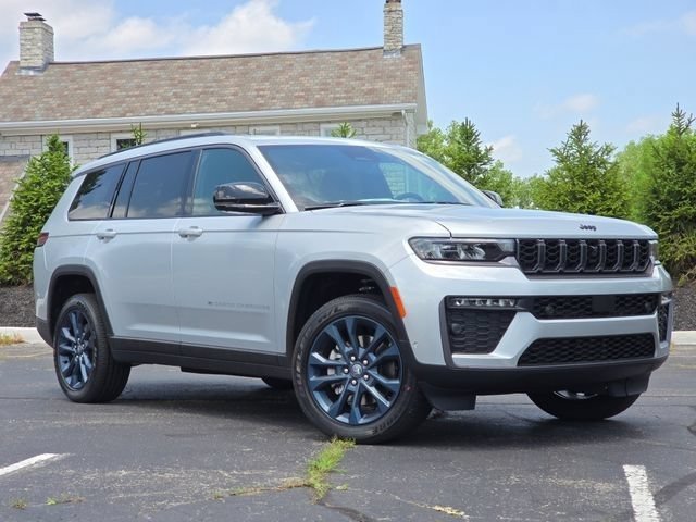 New 2026 Silver Zynith Exterior Paint Jeep 85th Anniversary Edition image 2