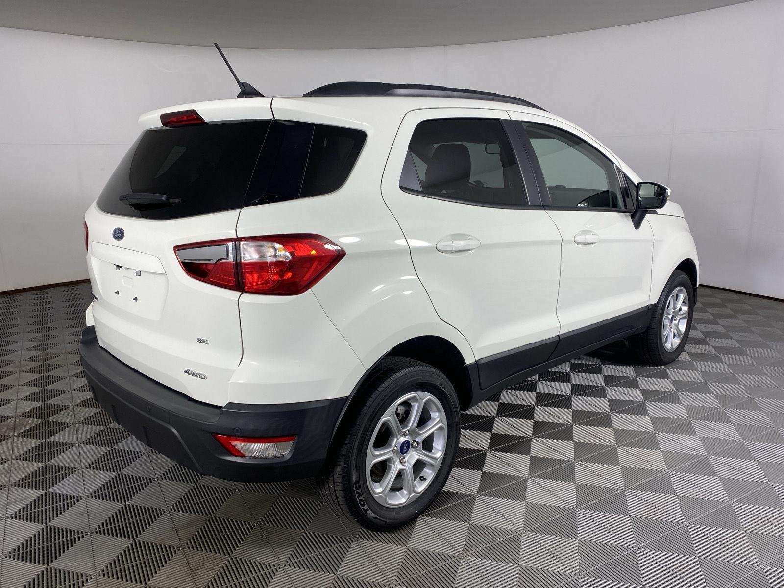 Used 2019 Diamond White Ford SE image 11