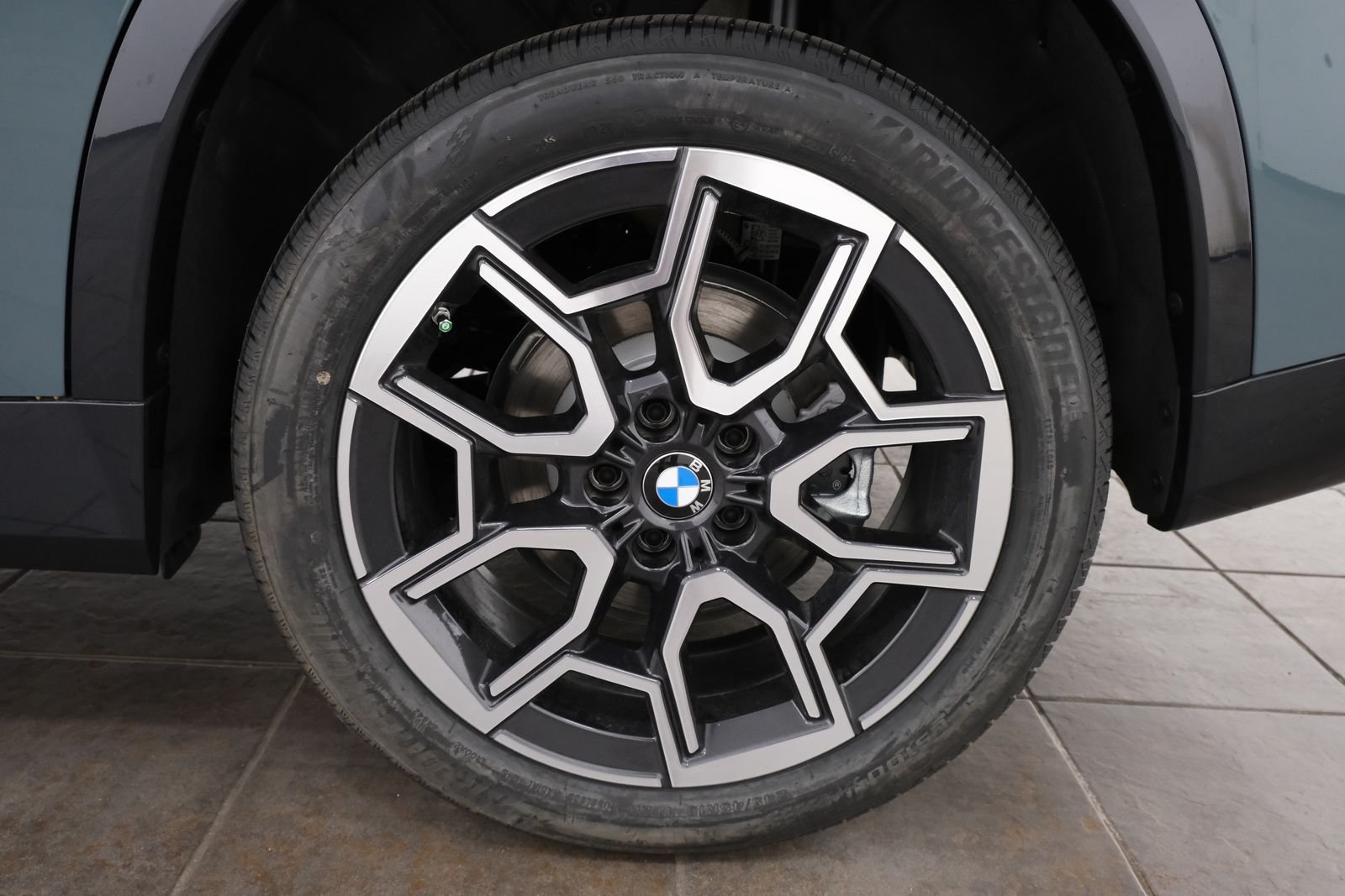 New 2027 Cape York Green Metallic BMW xDrive28i image 37