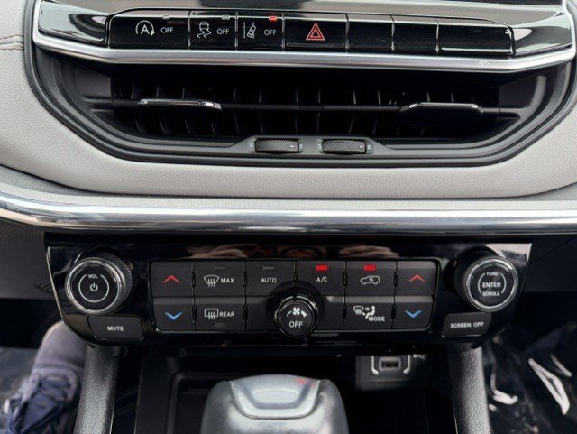 Certified Used 2022 Diamond Black Jeep Limited image 18
