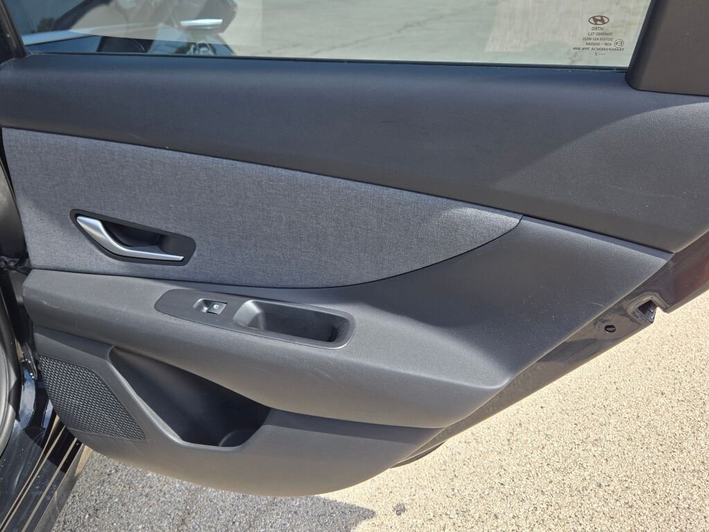 Used 2022 Black Hyundai Limited image 8