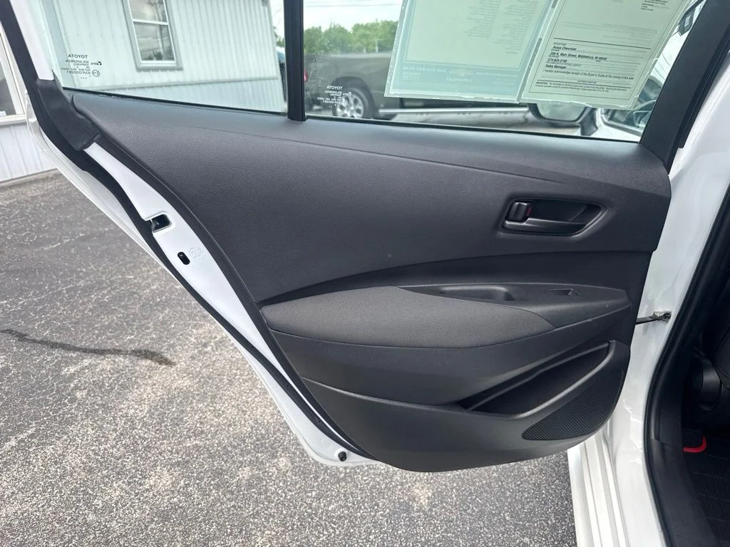 Used 2022 White Toyota LE image 16
