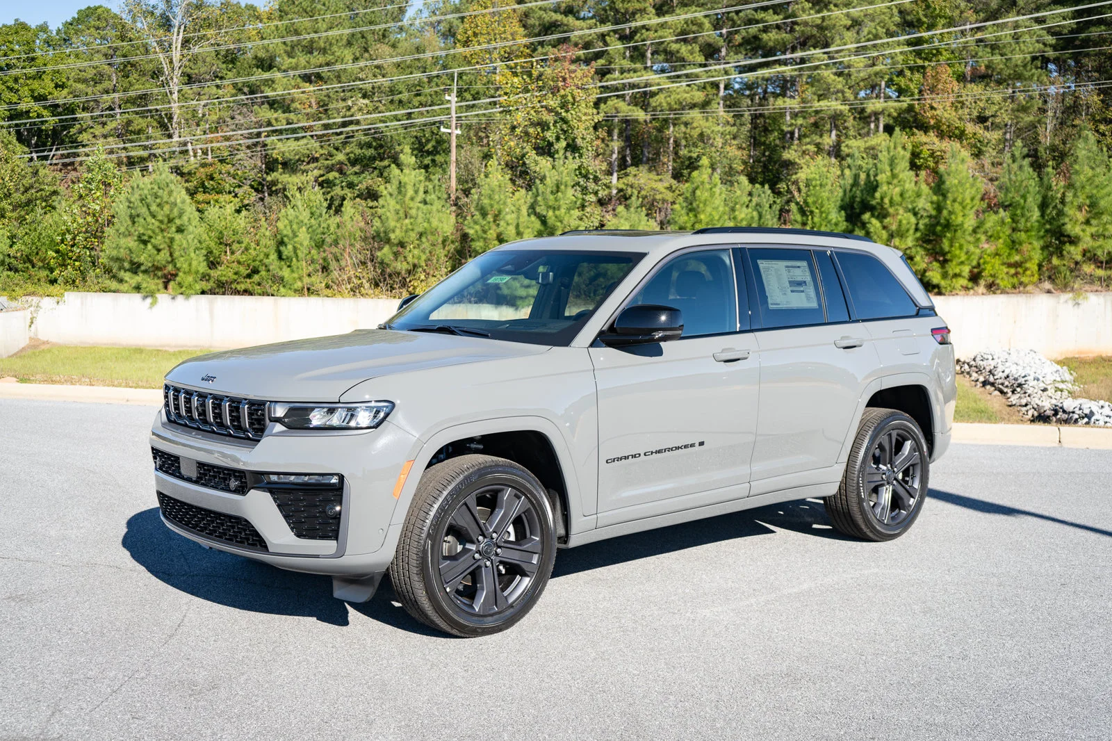 New 2027 Gray Jeep Limited Reserve image 3