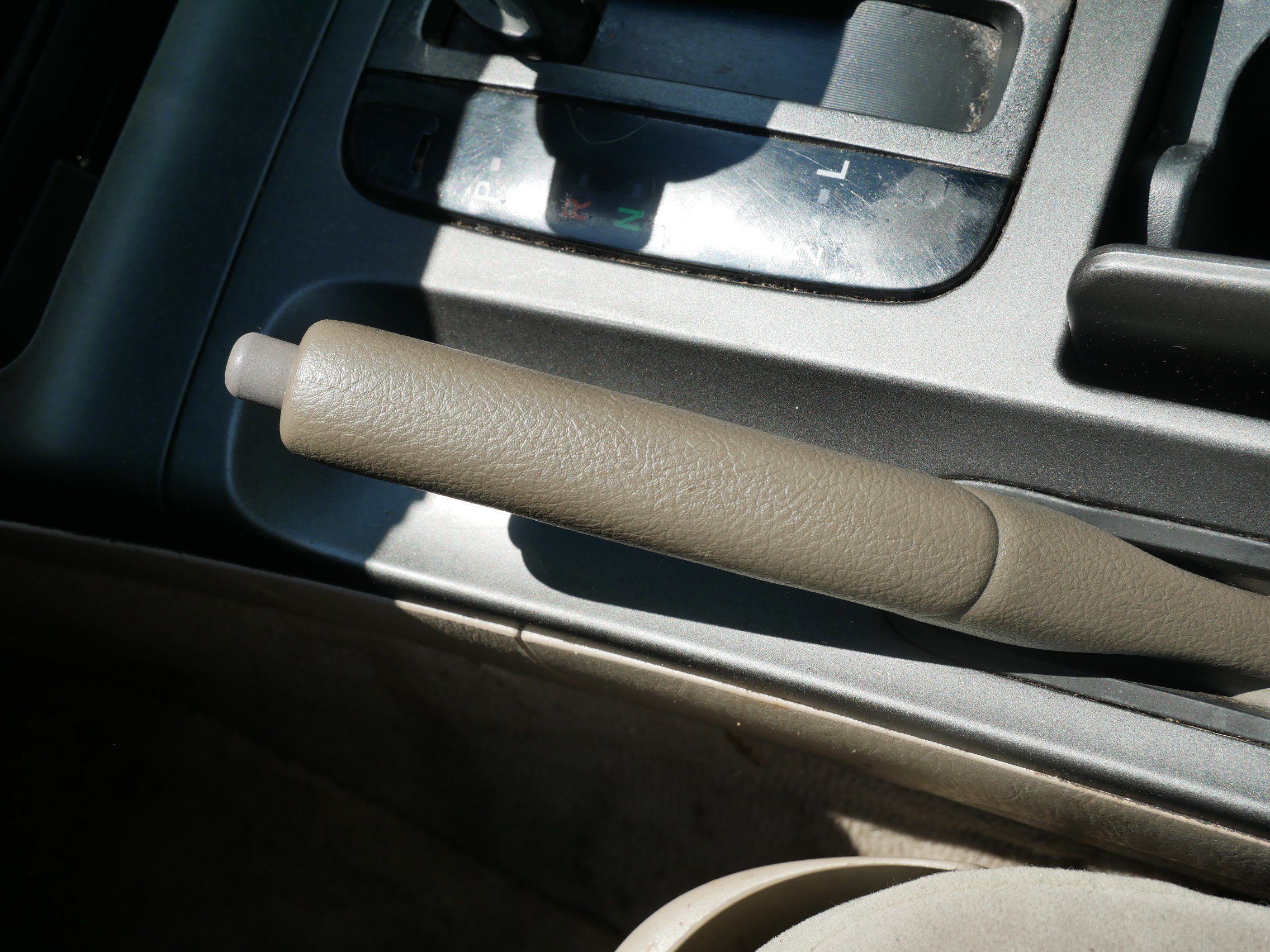 Used 2005 Gray Toyota LE image 24