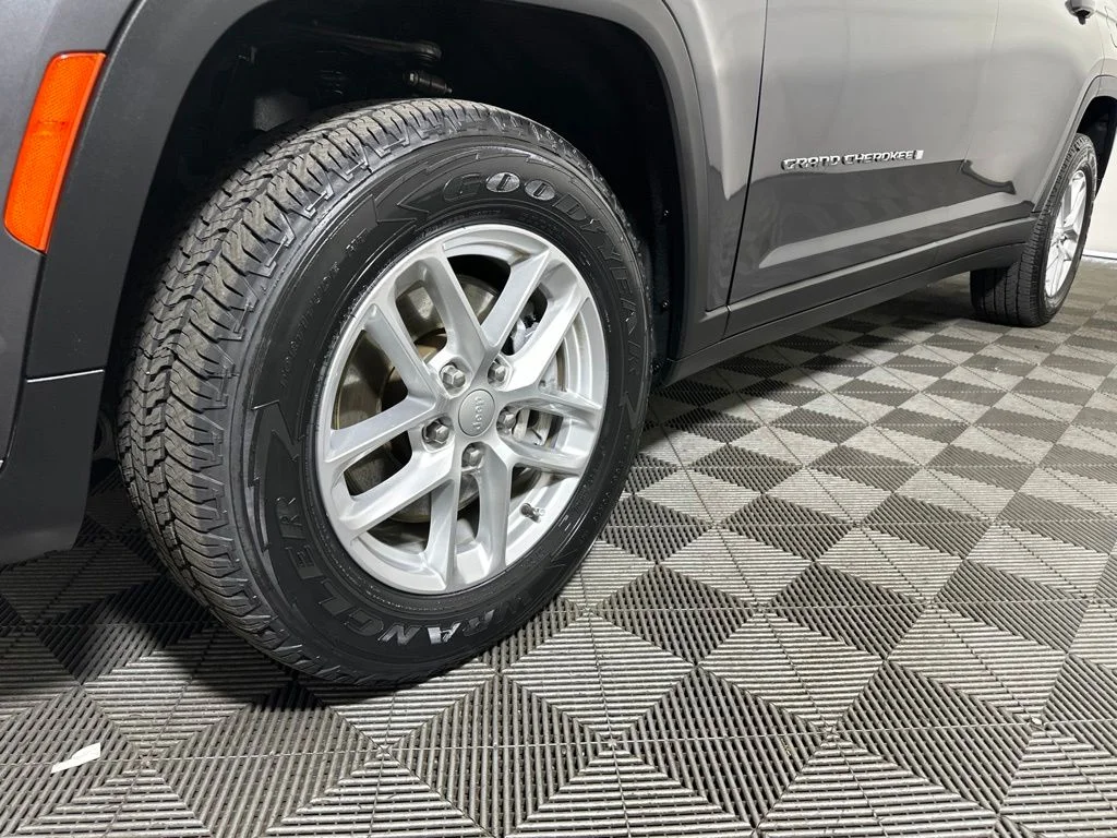 Used 2021 Gray Jeep Laredo image 26