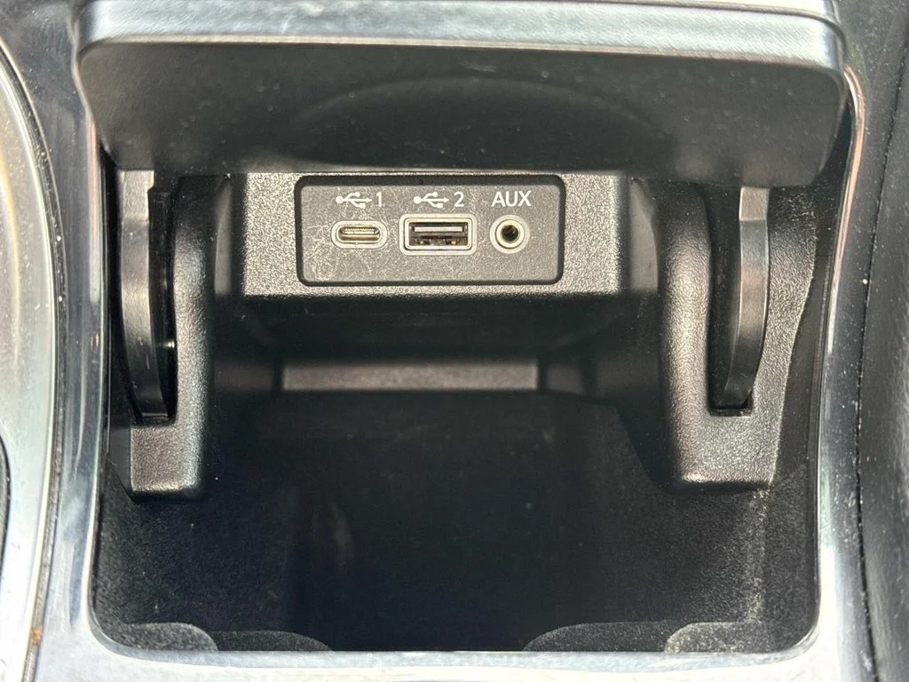 Used 2023 Black Nissan SR image 39