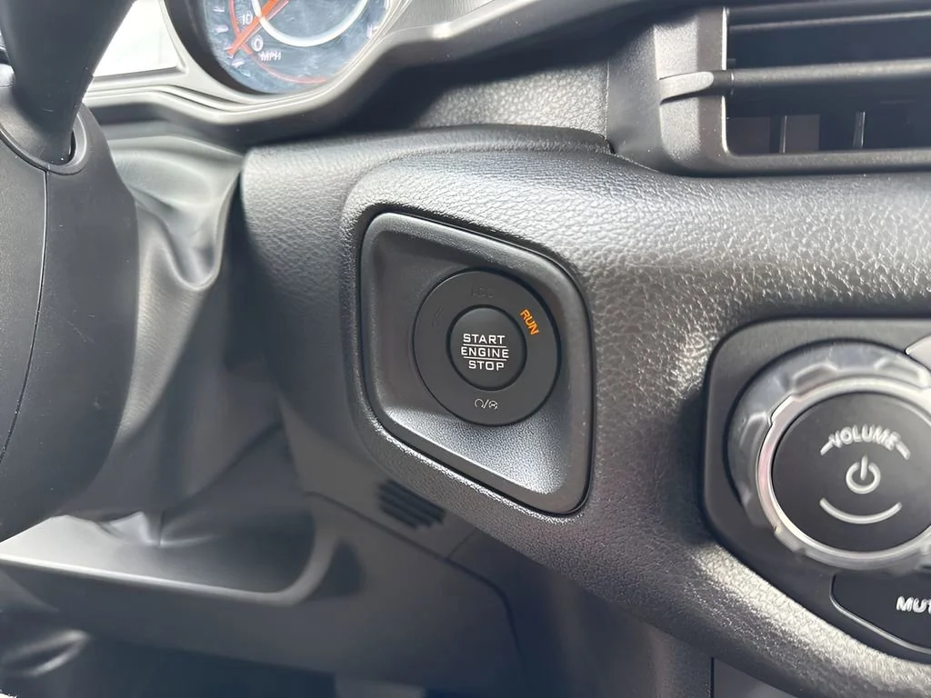 Used 2025 White Jeep Sport S image 22