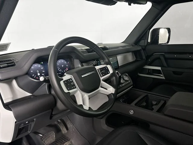 Used 2024  Land Rover S image 9