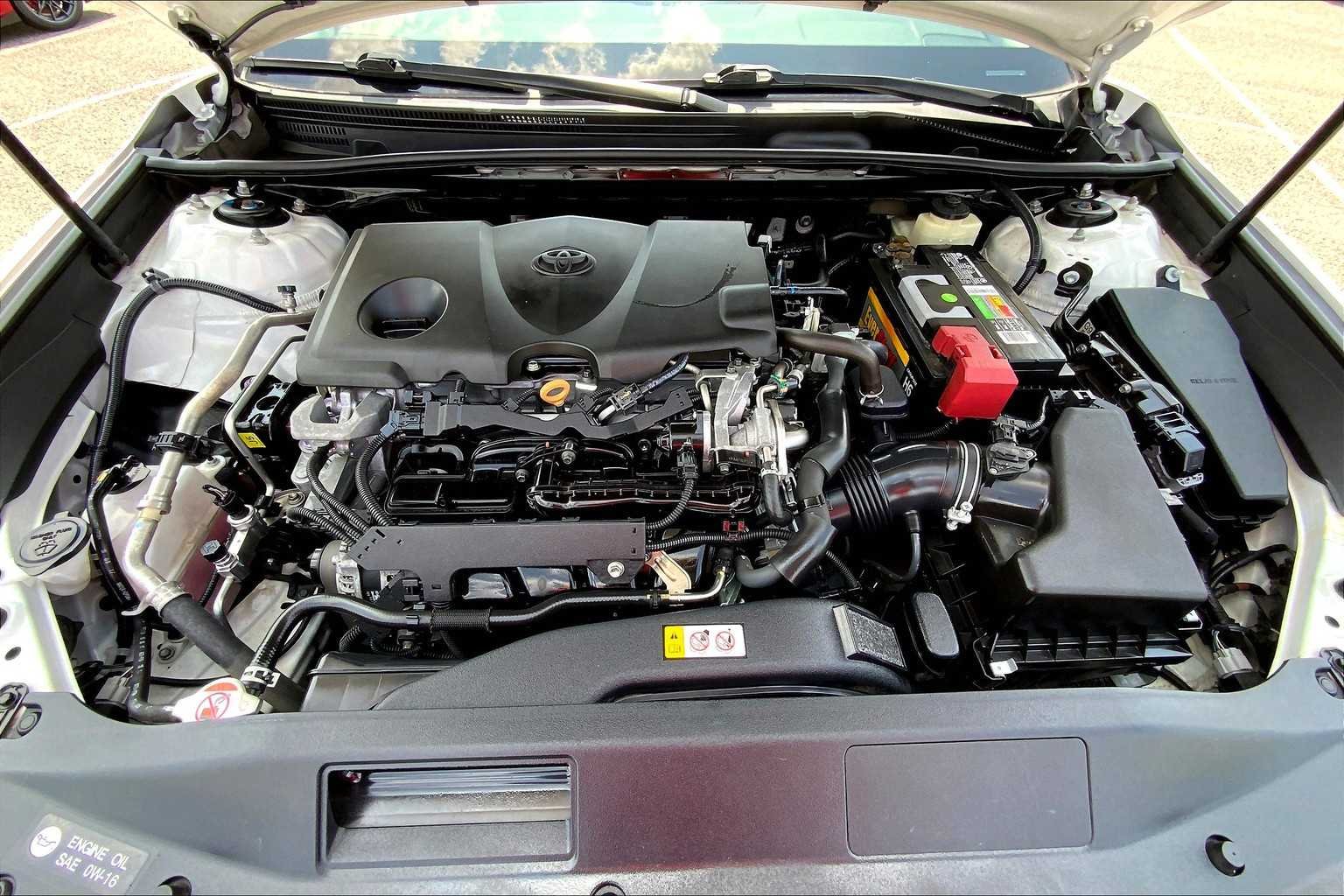 Used 2018 Super White Toyota SE image 30