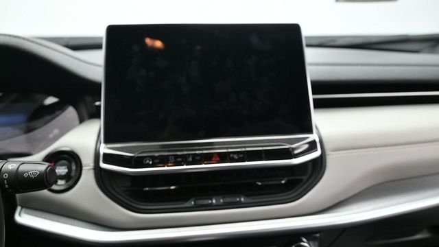 Used 2025 White Jeep Limited image 15