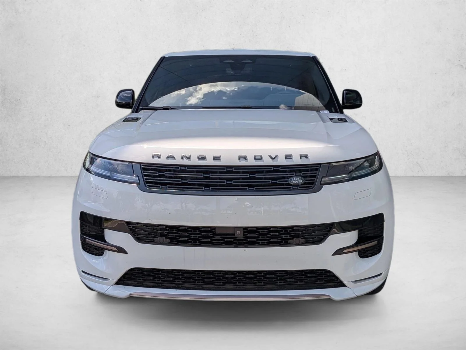 Used 2025 Fuji White Land Rover Dynamic SE image 2