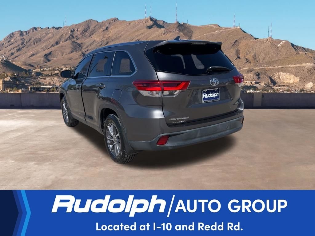 Used 2019 Gray Toyota XLE image 3