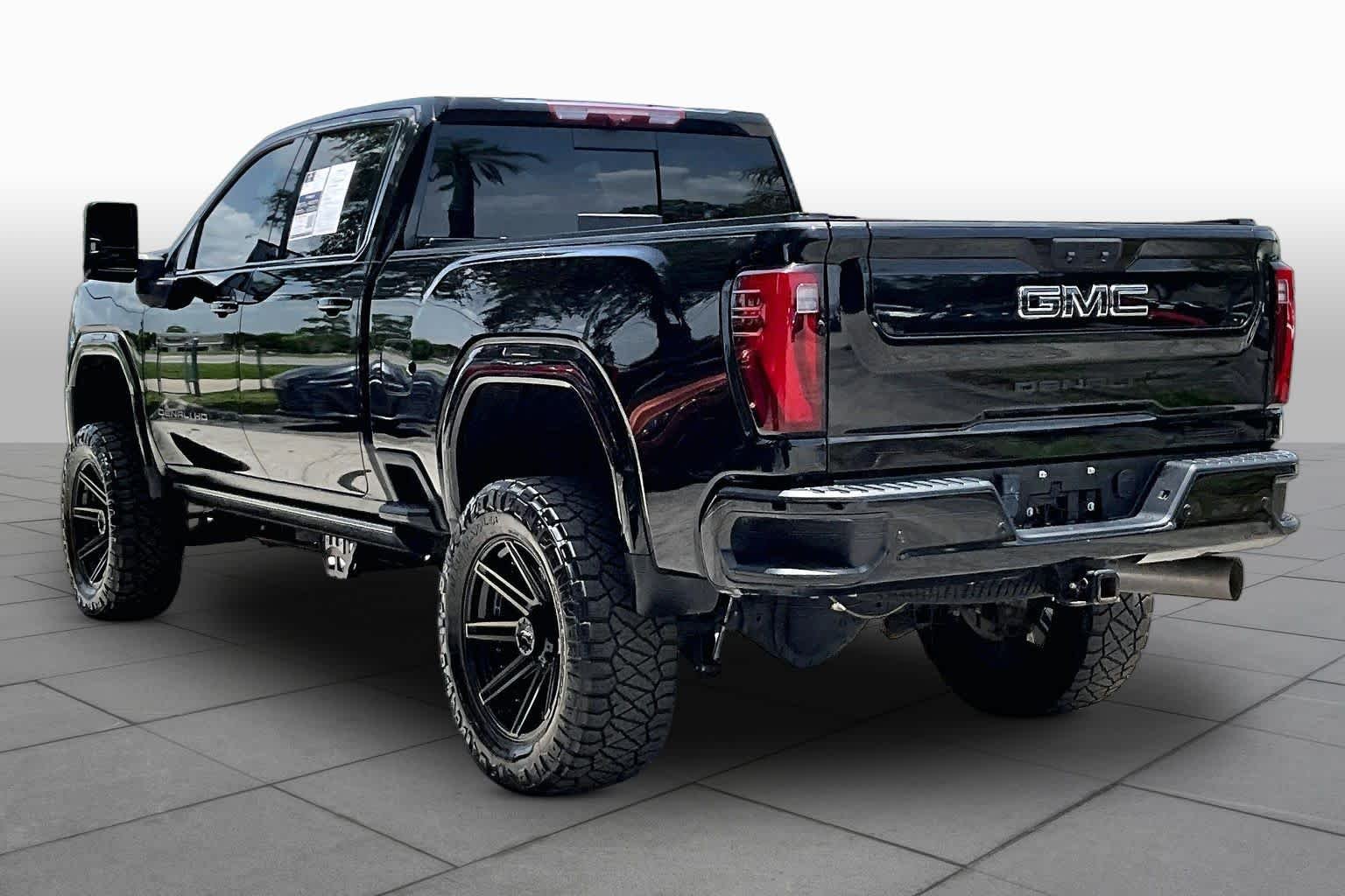 Used 2024 Onyx Black GMC Denali Ultimate image 12
