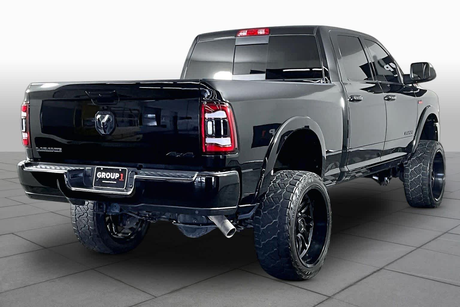 Used 2022 Diamond Black Crystal Pearlcoat Ram Laramie image 12