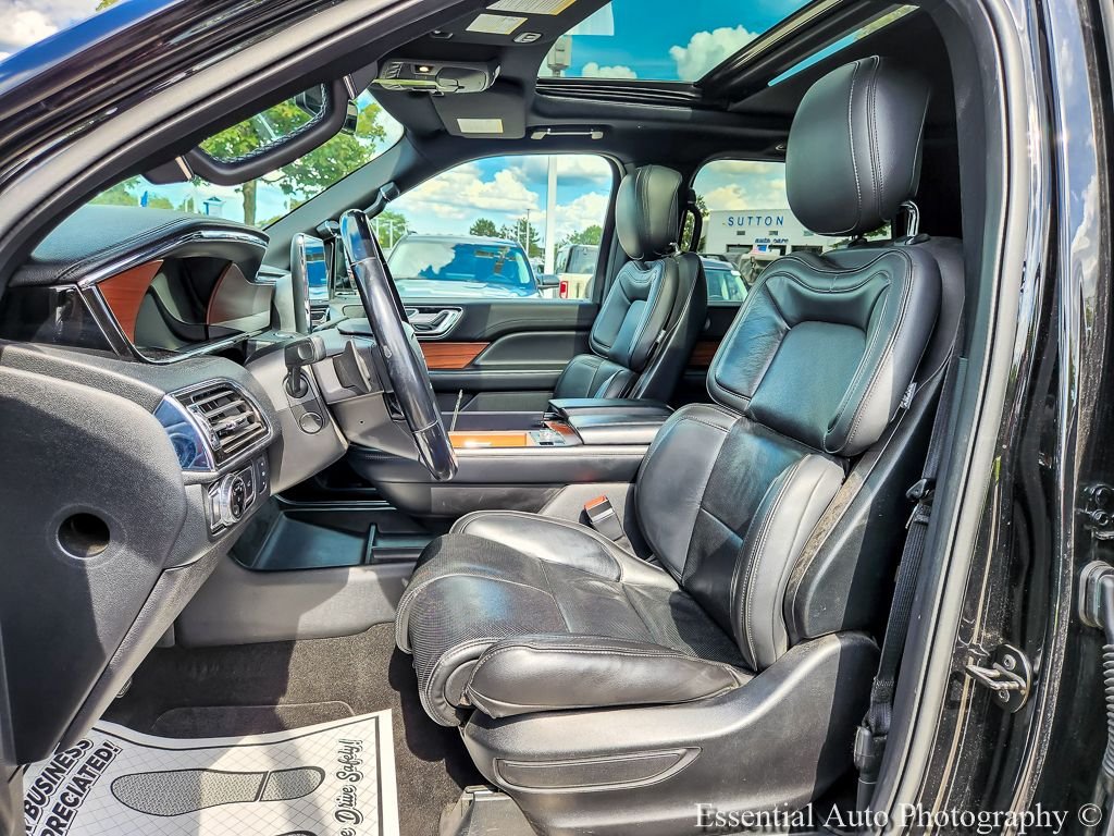 Used 2018 Velvet Lincoln Select image 8