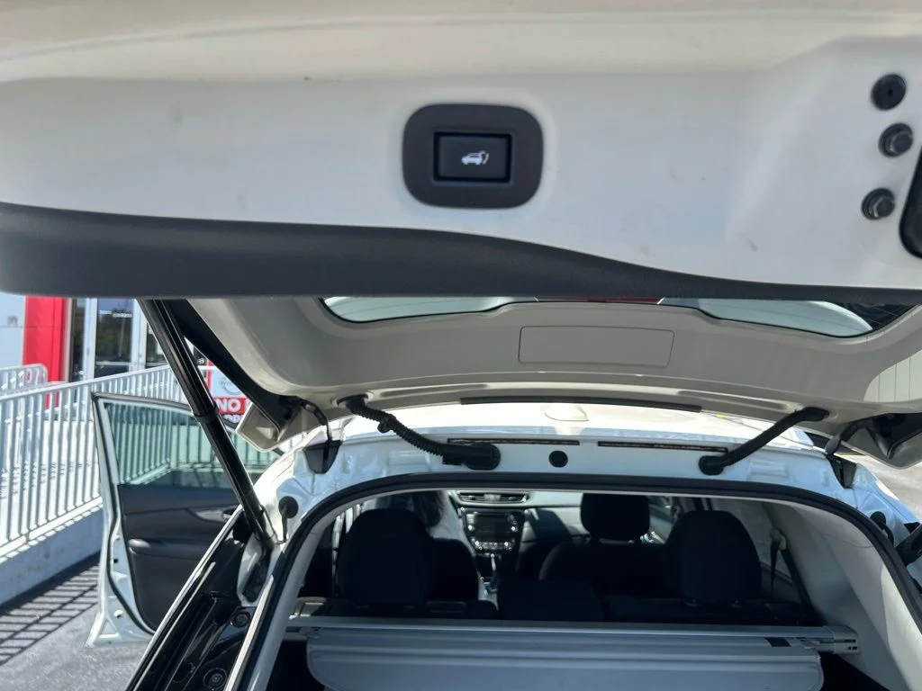 Used 2020 White Nissan SV image 14