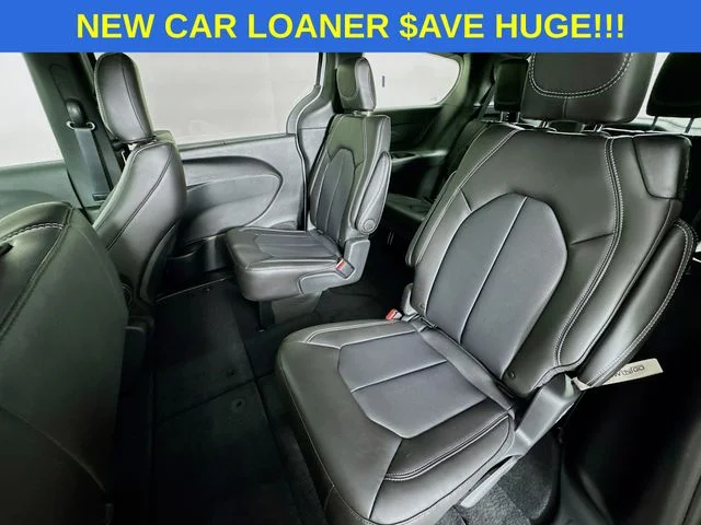 New 2026 Bright White Clear-Coat Exterior Paint Chrysler Select image 22