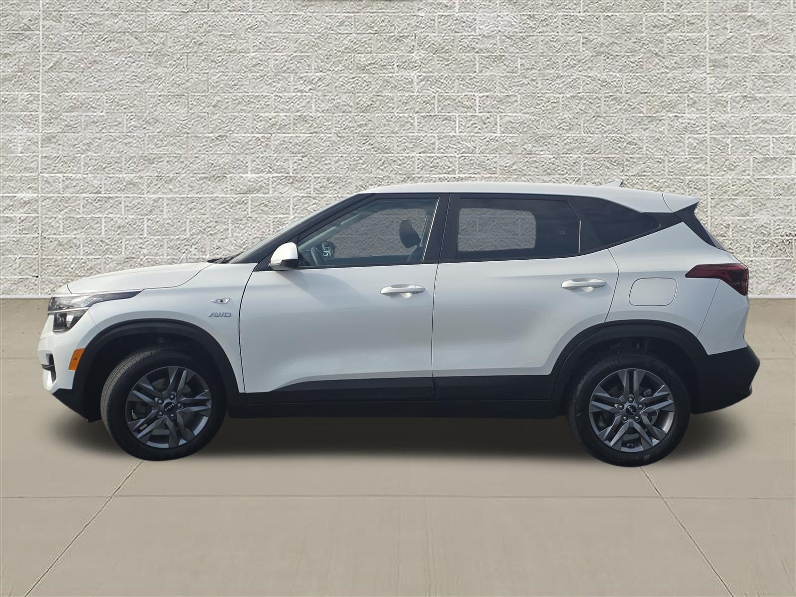Used 2023 Snow White Pearl Kia LX image 4