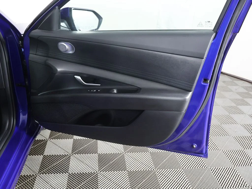 Used 2025 Blue Hyundai SE image 20