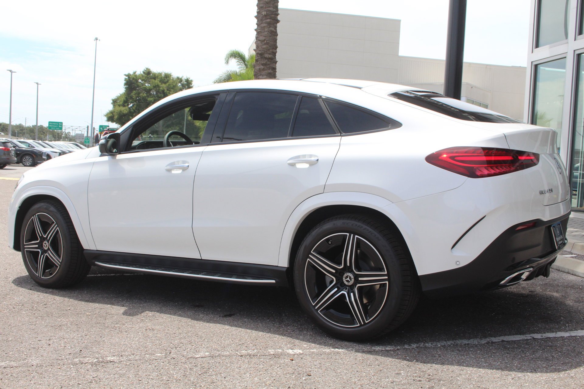 New 2026 MOONLIGHT WHITE Mercedes-Benz GLE 450 image 4