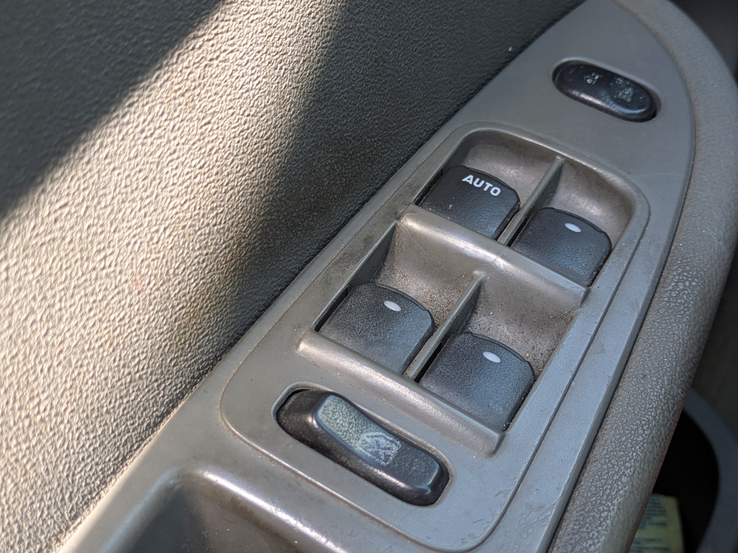 Used 2008 Golden Pewter Metallic Chevrolet LT w/1LT image 18