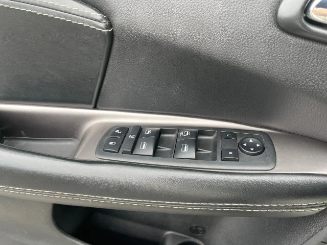 Used 2018 White Dodge Crossroad image 20