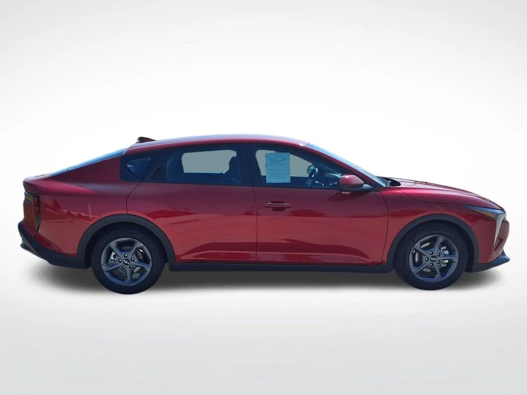 Used 2025 Red Kia LXS image 10