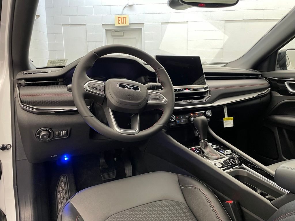 New 2026 Bright White Clear-Coat Exterior Paint Jeep Trailhawk image 9
