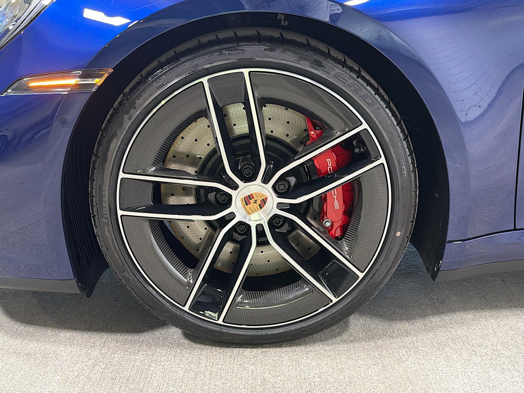 New 2026 Gentian Blue Metallic Porsche Carrera 4S image 37