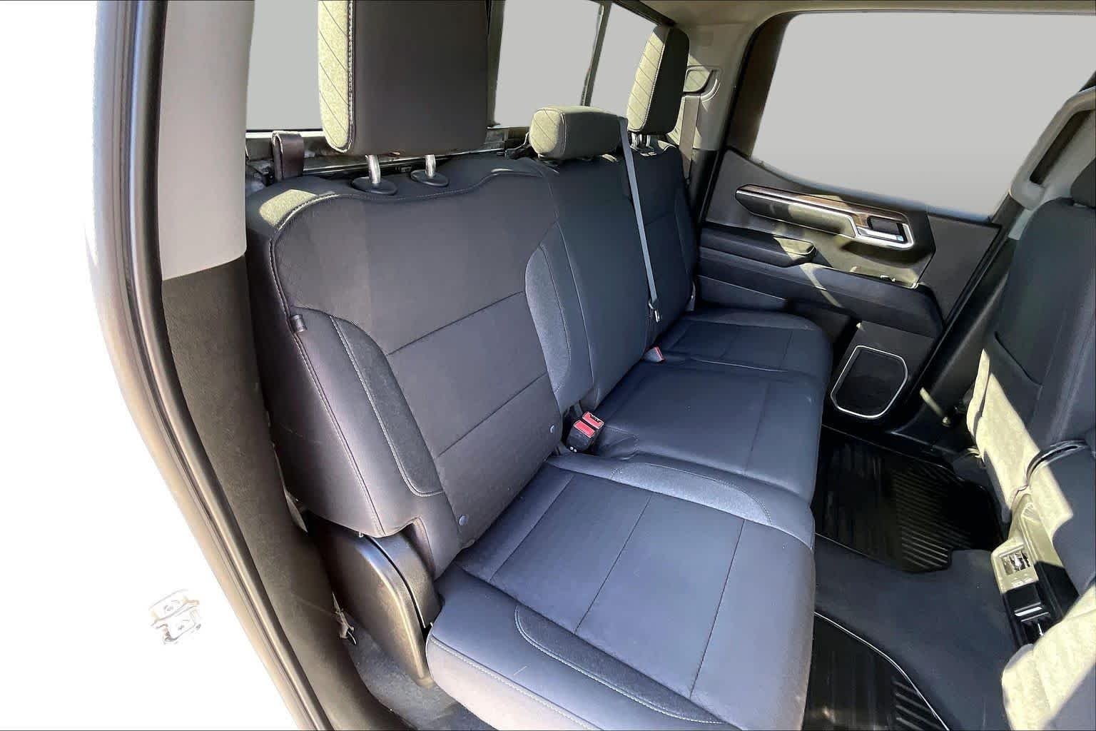 Used 2025 Summit White Chevrolet LT image 19