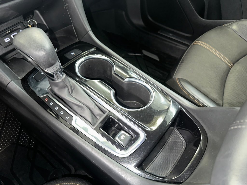 Certified Used 2023 Iridescent Pearl Tricoat Chevrolet Premier image 15