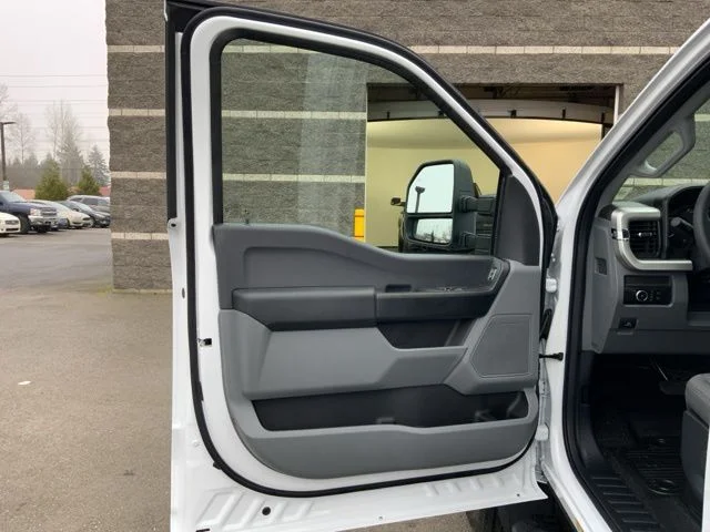 New 2024 Oxford White Ford XL image 9