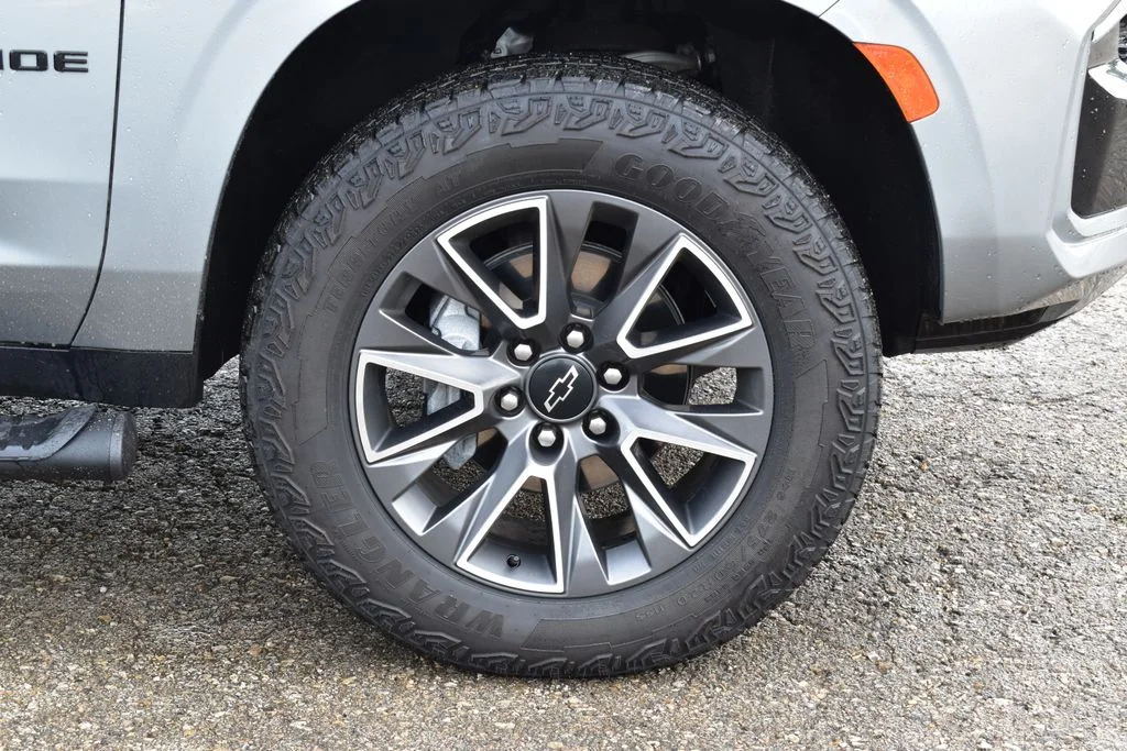 Used 2024 Sterling Gray Metallic Chevrolet Z71 image 4