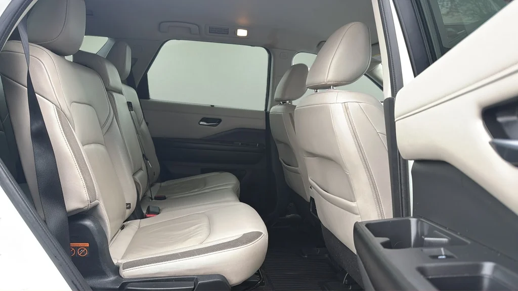 Used 2023 Pearl White Tricoat Nissan SL image 21