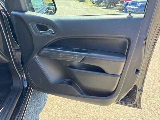 Used 2022 Black GMC AT4 w/Cloth image 25