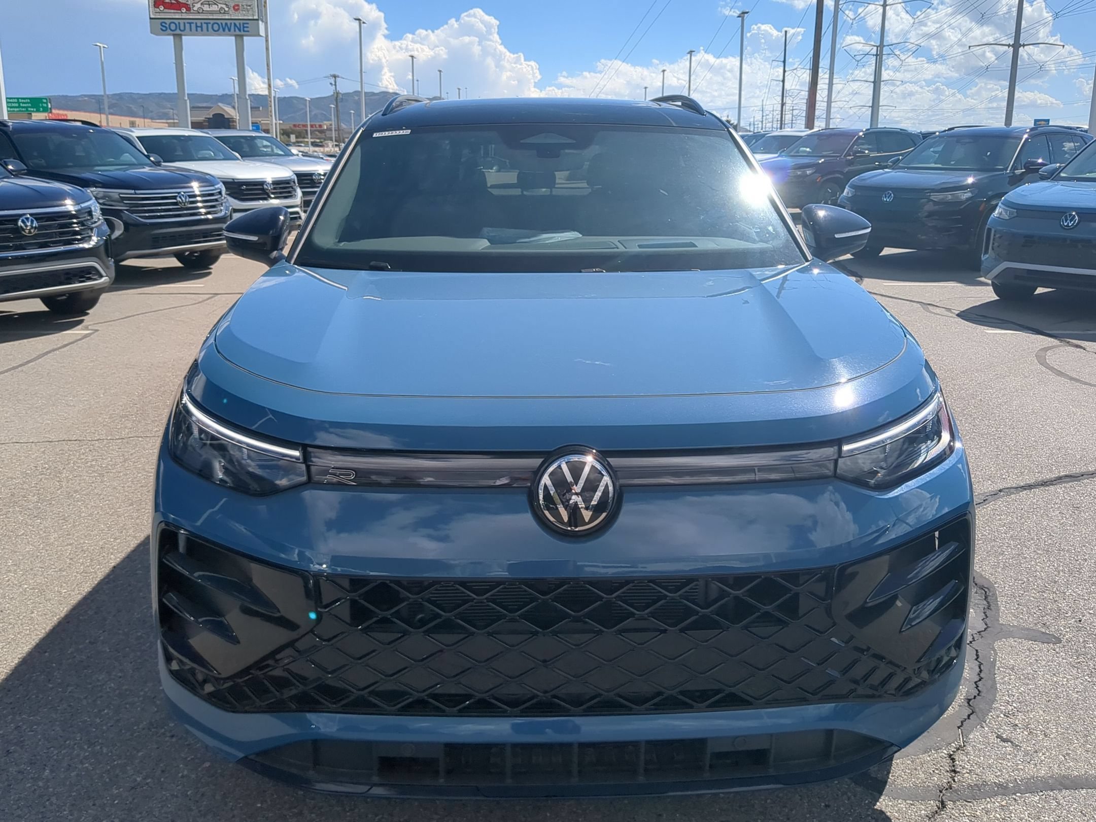 New 2026 Monterey Blue w/Deep Black Roof Volkswagen SE R-Line Black image 9