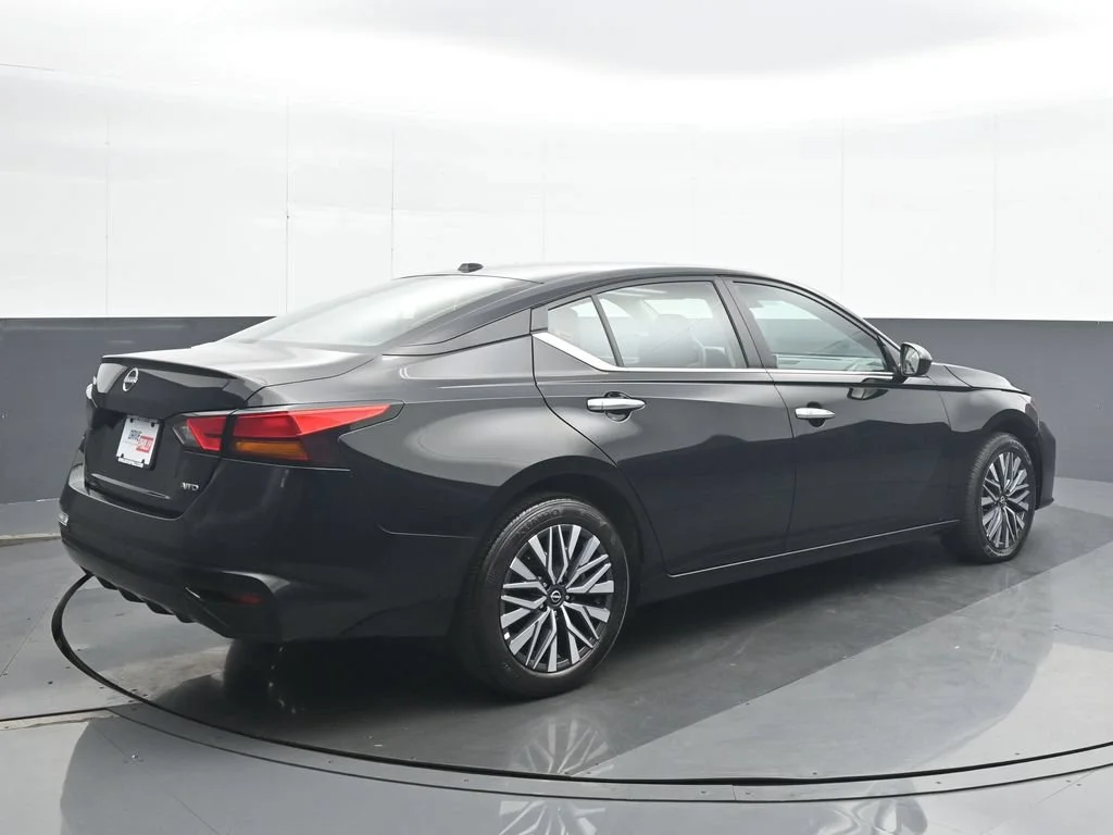 Used 2025 Black Nissan 2.5 SV image 6