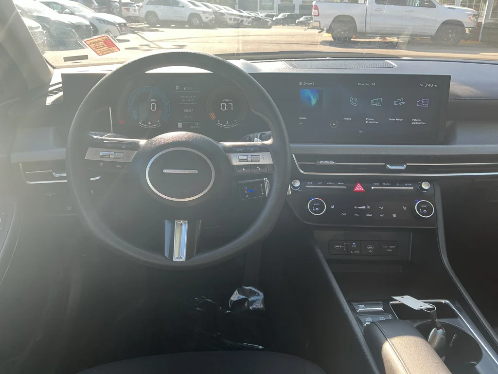 Used 2025 Aero Silver Hyundai SEL image 9