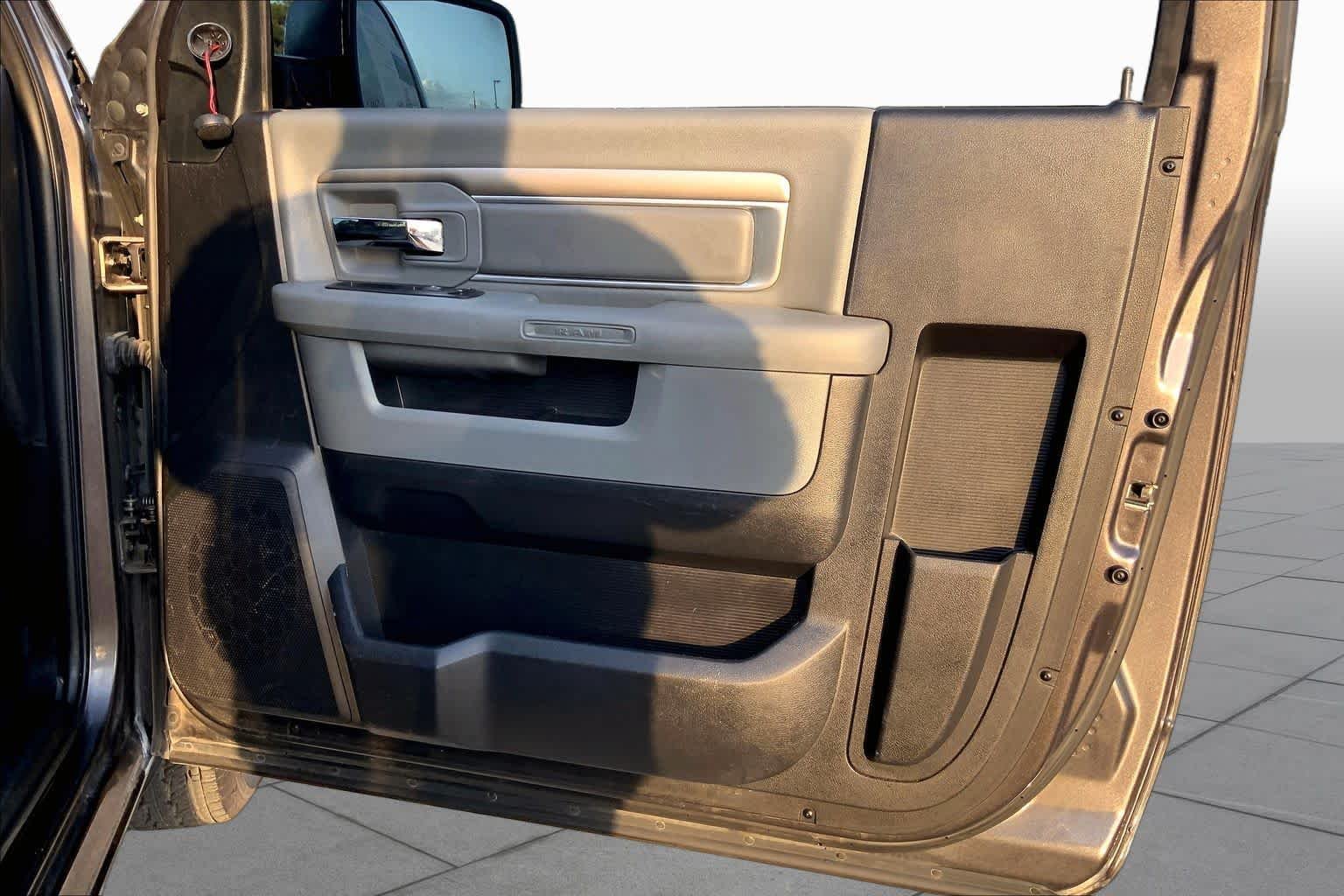 Used 2017 Granite Crystal Metallic Clearcoat Ram Tradesman image 19