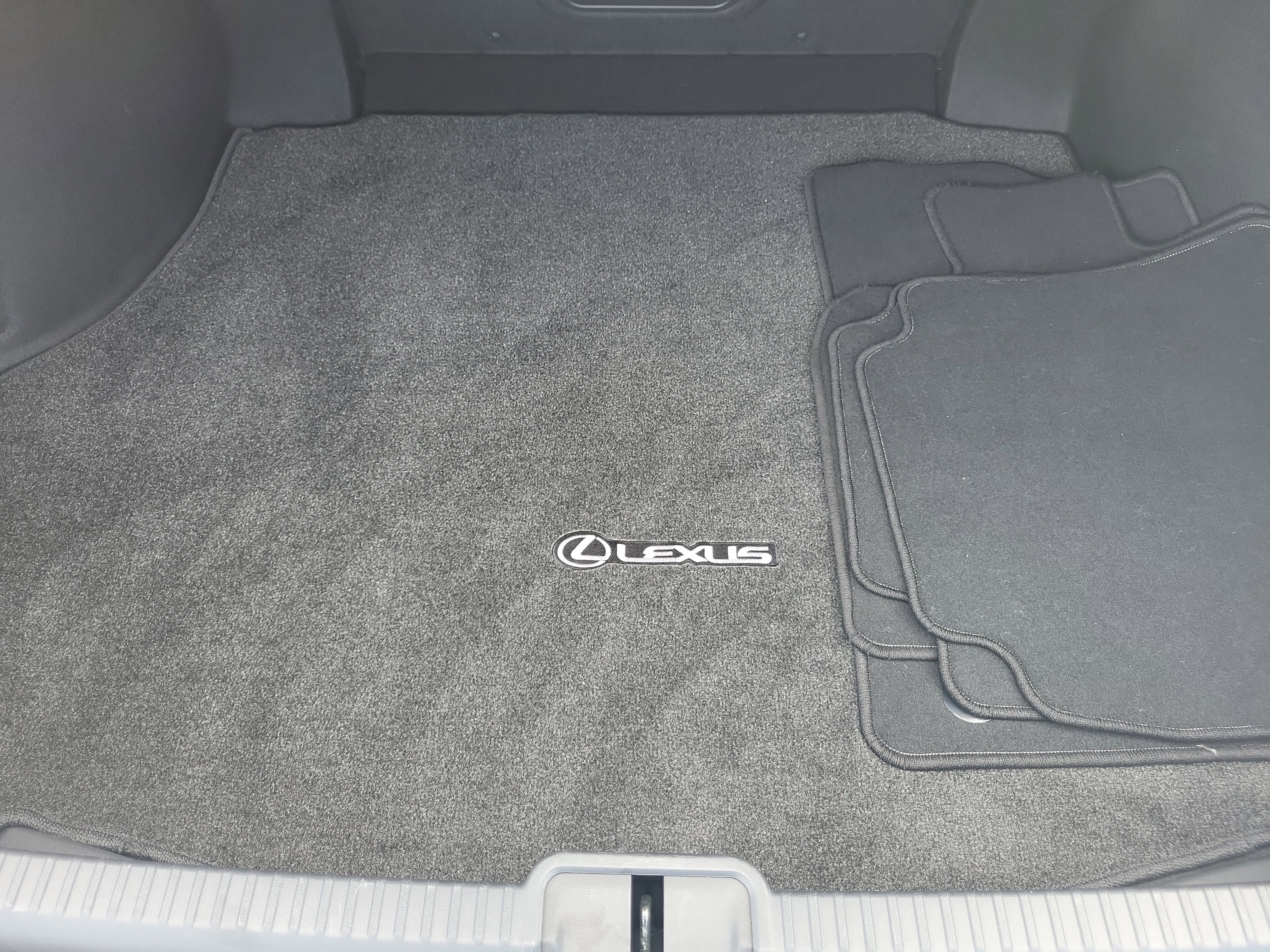 2025 Lexus ES 350 - Photo 9