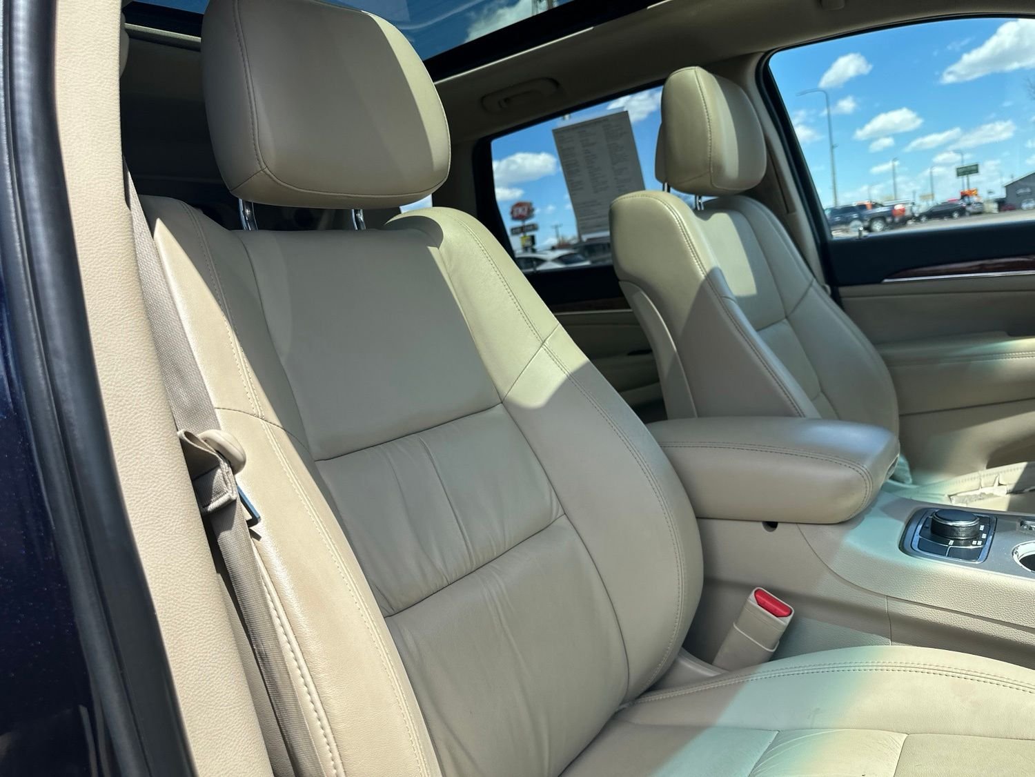 Used 2011 Black Jeep Limited image 34
